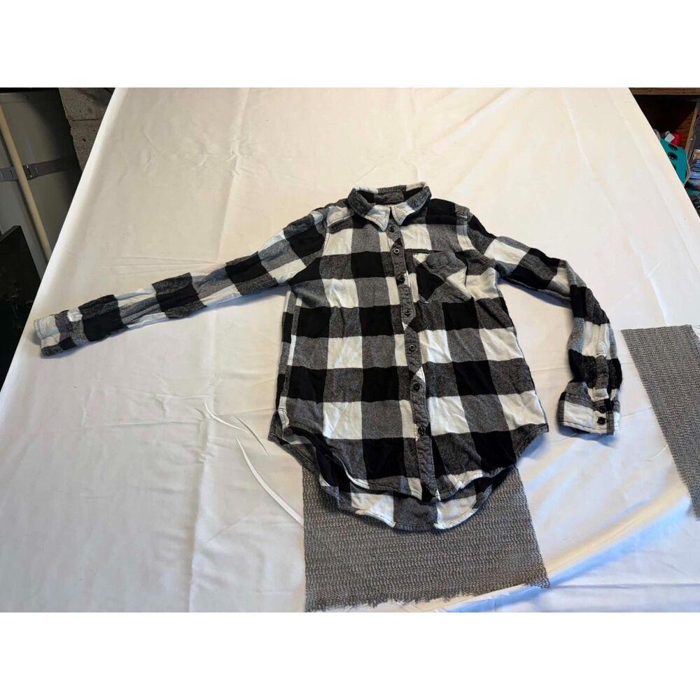 Arizona Women's Size Small Black and White Flannel